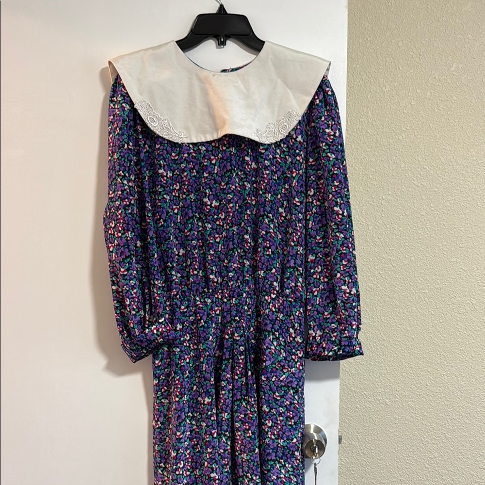 Vintage Floral Dress with White Collar